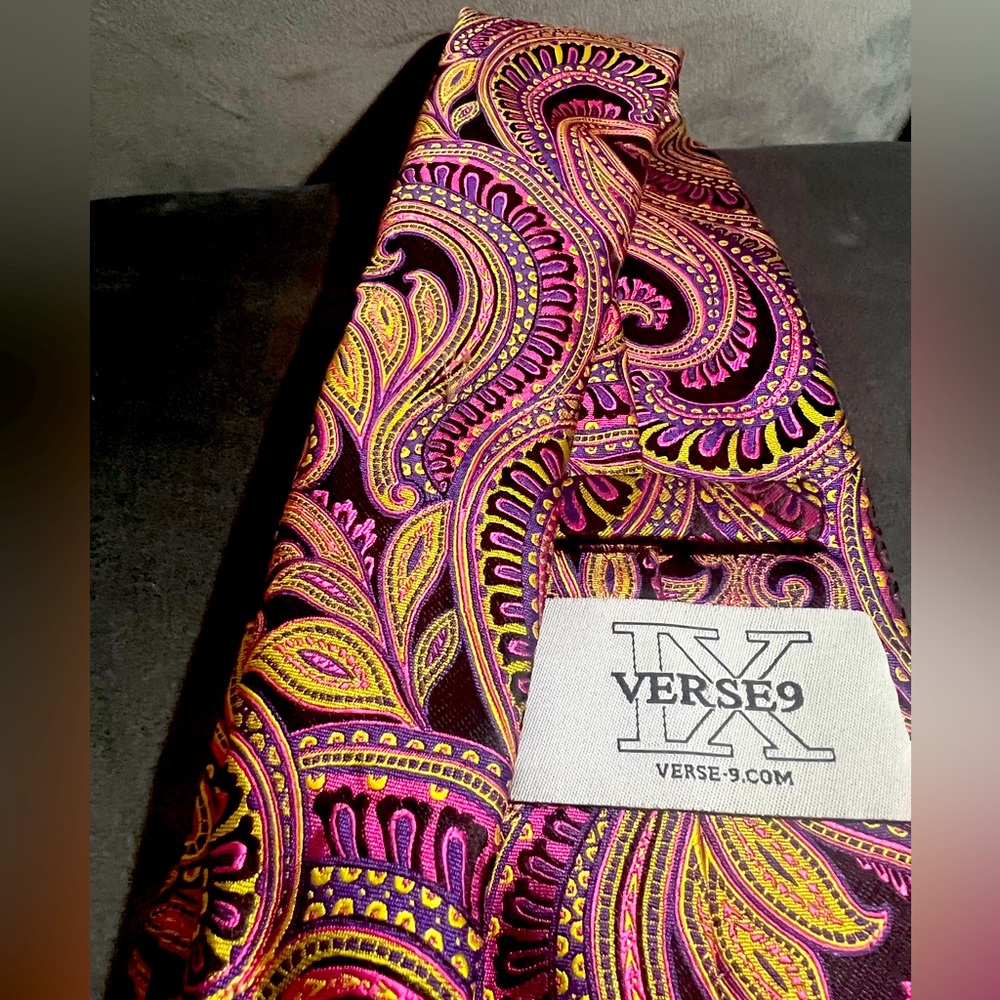 Verse 9 men’s tie